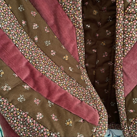 ✨SOLD✨ quilted brown & pink vest - Picture 7 of 8